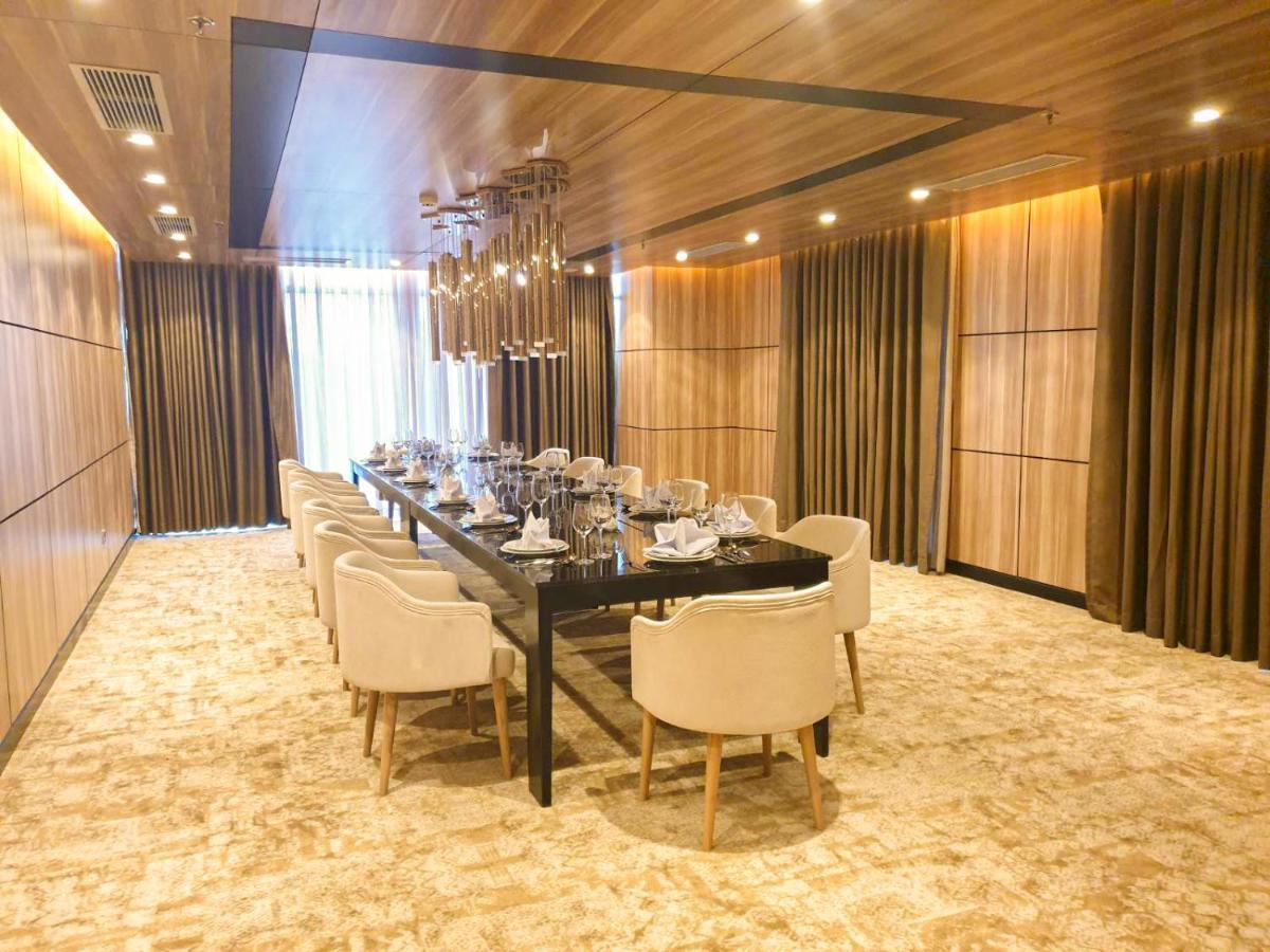 Diamond Stars Ben Tre Hotel Dış mekan fotoğraf A private dining room at the restaurant