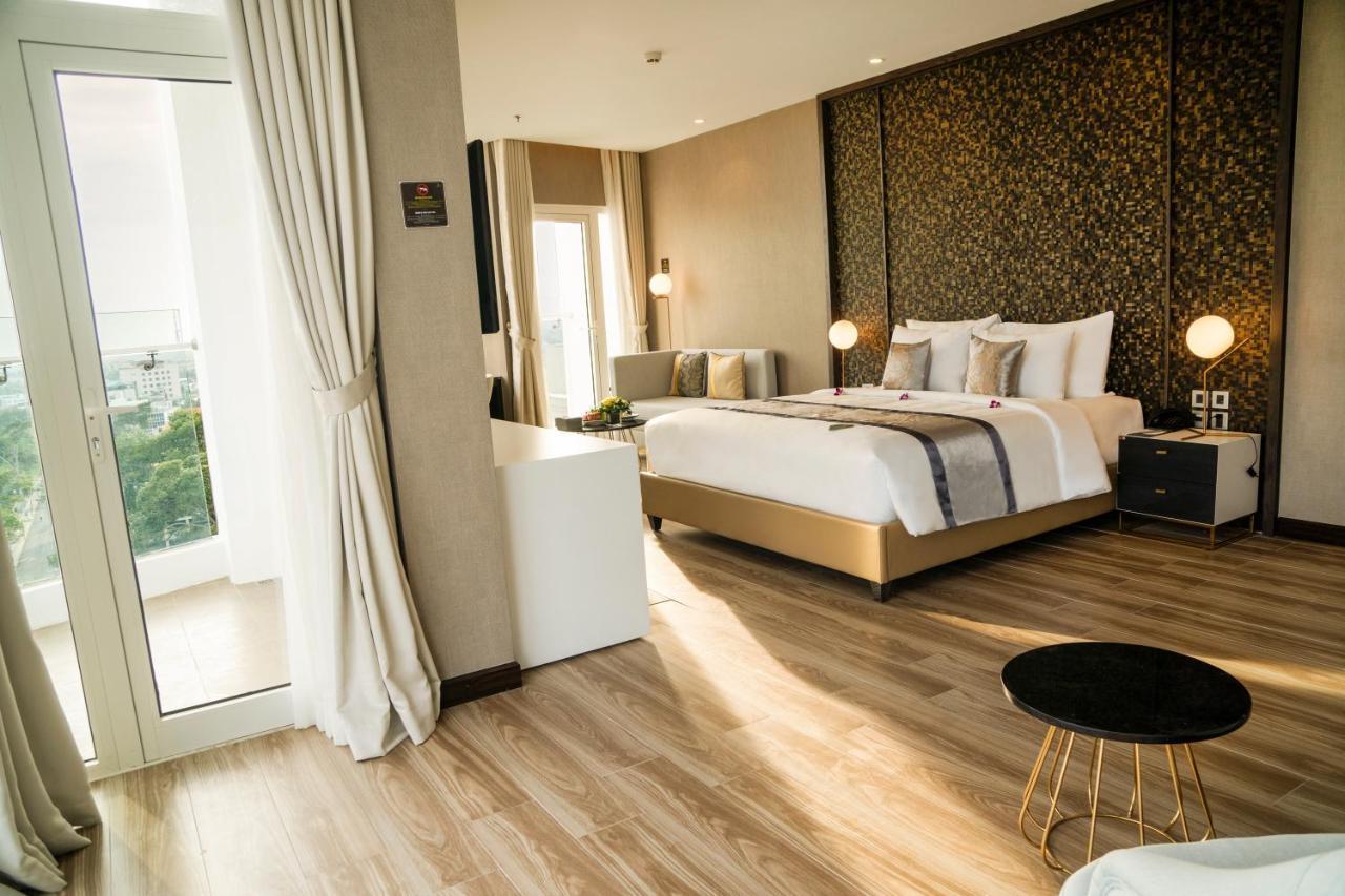 Diamond Stars Ben Tre Hotel Dış mekan fotoğraf A bedroom at the hotel