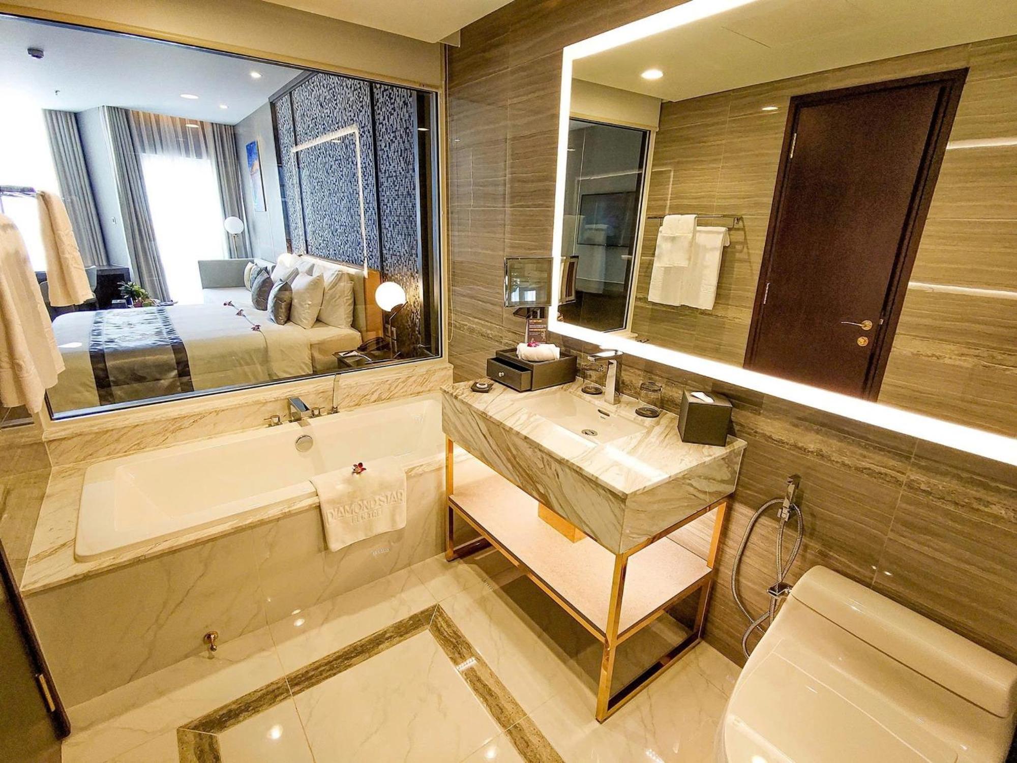 Diamond Stars Ben Tre Hotel Dış mekan fotoğraf Bathroom